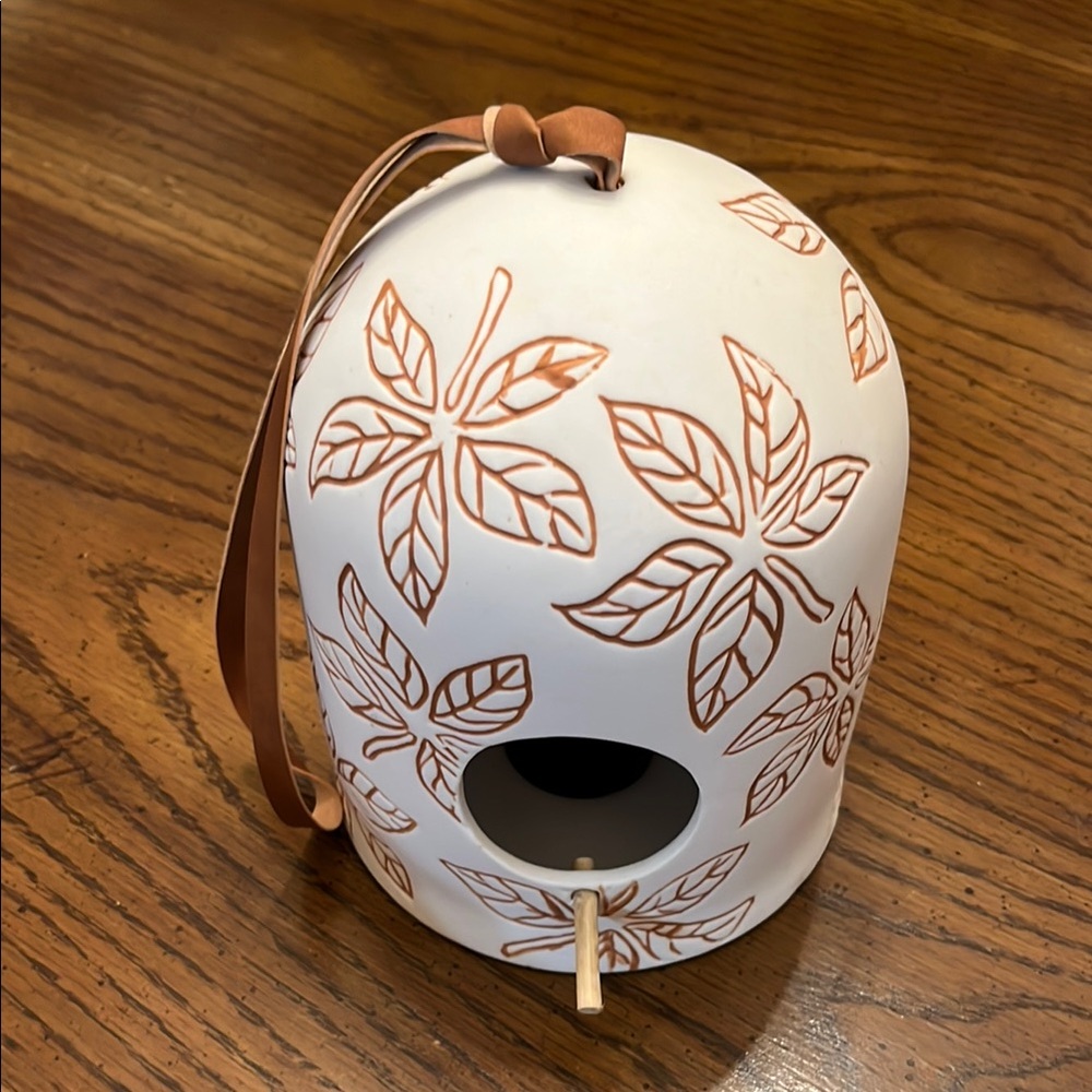 White and Brown Leaf Patterned Birdhouse‎